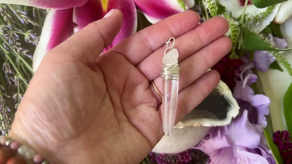 Lemurian bust on hand